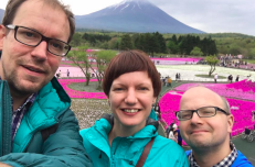 M. Garbačiauskaitė-Budrienė (per vidurį). Nuotr. facebook.com