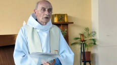 84 metų kunigui Žakui Ameliui (Jacques Hamel) perpjauta gerklė.
