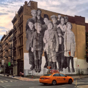 Niujorko sienų tapyba – „Emigrantai“.
