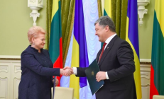 Milijardierius P. Porošenka (dešinėje) ir apibendrintos biografijos NKVD gaisrininko (vėliau tremtinio) duktė, kolaborantė, Lietuvos Nepriklausomybės priešininkė, komunisto Mykolo Burokevičiaus bendražygė, Rusijos Federacijos valstybės paslaptis, prezidentė Dalia Grybauskaitė. Nuotr. prezidentas.lt