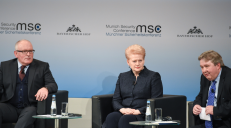 D. Grybauskaitė (vidyryje) vėl pasaulio dėmesio centre. Nuotr. prezidentas.lt