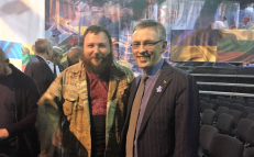 NSGK pirmininkas, jaunuoju entuziastų tituluojamas žaliasis valstietis V. Bakas (dešinėje). Nuotr. facebook.com