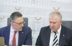 V. Bakas ir A. Anušauskas.