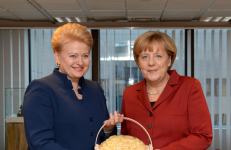 A. Merkel (dešinėje).