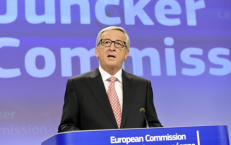 Europos Komisijai vadovauja Žanas-Klodas Junkeris (Jean-Claude Juncker).