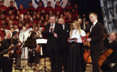 Penktosios kolonos Lietuvoje atstovas J. Narkevič (viduryje, su mikrofonu rankoje). Nuotr. facebook.com