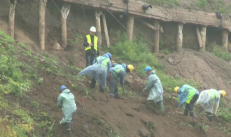 Savaitgalį gelbėtojų grupė tęsė kalno gelbėjimo darbus.