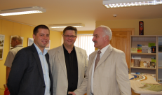 Lazdijų rajono Kapčiamiesčio seniūnijos seniūnas Vidmantas Dambrauskas (dešinėje). Nuotr. lazidijai.lt