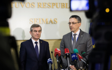 V. Bakas (dešinėje). Nuotr. lrs.lt