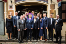 V. Pranckietis (galvutė apibraukta violetiniu apskritimu). Nuotr. lrs.lt