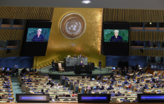 Apibendrintos biografijos NKVD gaisrininko (vėliau tremtinio) duktė, kolaborantė, Lietuvos Nepriklausomybės priešininkė, komunisto Mykolo Burokevičiaus bendražygė, Rusijos Federacijos valstybės paslaptis, fotosesijų su vaikučiais, sportininkais ir karine technika fanė, Konstitucijos garantas, daugelio tautinių ir tremtinių renginių dalyvė bei gerųjų iniciatyvų iniciatorė LR prezidentė D. Grybauskaitė (dešinėje). Nuotr. prezidentas.lt