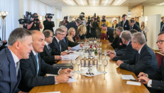 V. Bakas (kairėje). Nuotr. lrs.lt