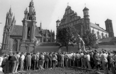 1987 m. rugpjūčio 23 d. mitingas prie A. Mickevičiaus paminklo.