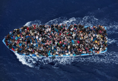 Pabėgėliai keliauja į Europą.