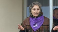 Skandalingoji N. Sadūnaitė buvo dažnas svečias nusikaltimais įtariamų Kedžių namo kieme.