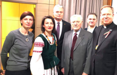 M. Garbačiauskaitė-Budrienė (kairėje). Nuotr. facebook.com