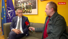 Žalijų valstiečių juknevičiene tituluojamas NSGK pirmininkas Vytautas Bakas (kairėje).