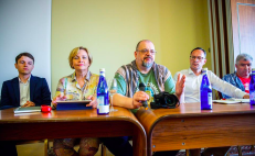 Analizių analitikas M. Laurinavičius (dešinėje). Nuotr. facebook.com