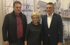 Seimo NSGK pirmininkas Vytautas Bakas (dešinėje) su bendražygiais. Nuotr. facebook.com