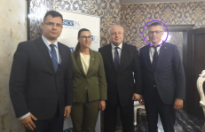 V. Bakas (galvutė apibraukta violetiniu apskritimu) su kolegomis. Nuotr. facebook.com