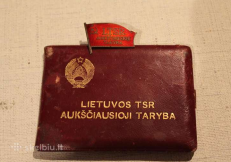 Skelbimų portaluose galima rasti pranešimų, apie kolekcionierių brangiai superkamus Tarybų Lietuvos laikų reliktus. Nuotr. skelbiu.lt