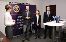 Nuotraukoje iš kairės: Jurgita Razmytė, STT Antikorupcinio švietimo skyriaus viršininkė, Algis Davidavičius, Vilniaus politikos analizės instituto Gerojo valdymo programos ekspertas, VDU dėstytojas, Elija Januškevičiūtė, Jaunųjų gydytojų asociacijos atstovė ir Egidijus Radzevičius, STT direktoriaus pavaduotojas. Nuotr. stt.lt