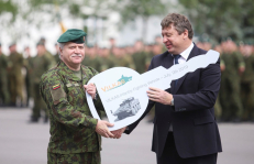 Lietuvos kariuomenės vadas Jonas Vytautas Žukas (kairėje). Nuotr. facebook.com