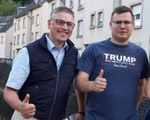 V. Bakas (kairėje) su bendraminčiu. Nuotr. facebook.com