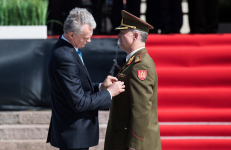 Generolas majoras Valdemaras Rupšys (dešinėje). Nuotr. kam.lt