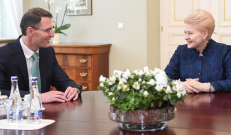 Teisingumo ministras E. Jankevičius (kairėje).