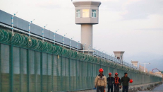 Lapkritį paviešinti slapti Kinijos vyriausybės dokumentai, dar vadinami „China Cables“, kurie patvirtina, kad Kinija vadinamosiose „perauklėjimo stovyklose“ laiko daugiau nei milijoną uigūrų ir kitų musulmoniškų tautinių mažumų atstovų.