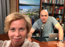 R. Juknevičienė (kairėje). Nuotr. facebook.com