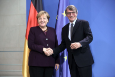 Vokietija perims pirmininkavimą ES Tarybai (kairėje - šalies kanclerė Angela Merkel).