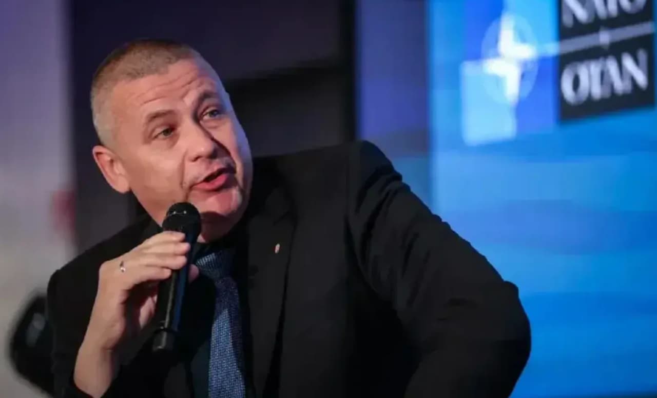 Vengrijos gynybos ministras ragina užverti duris Rusijos įtakai