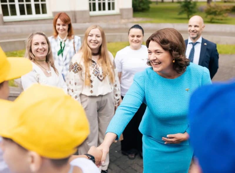 Nausėdienė susitiko su Ukrainos karėmis ir karių vaikais