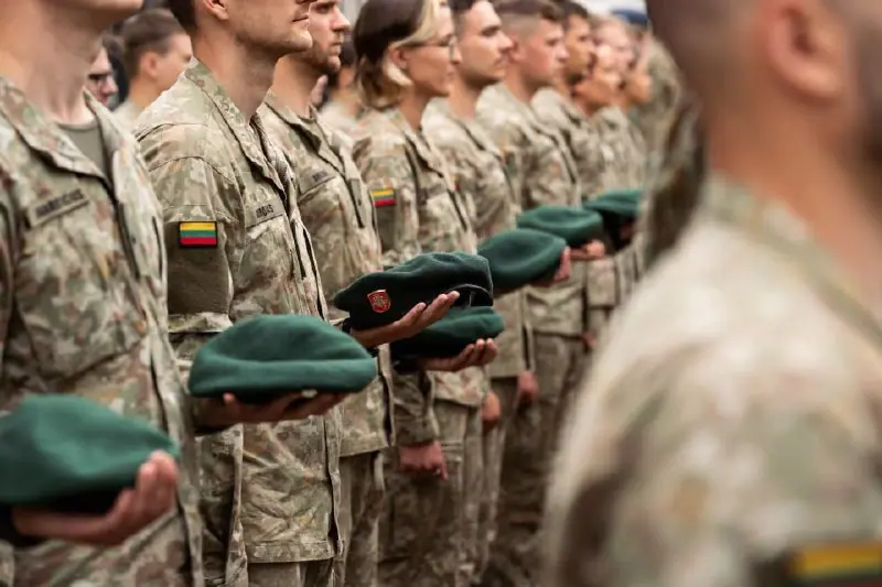 Nauja lyderių karta: rezervo karininkais tapo jaunesniųjų karininkų vadų mokymų klausytojai