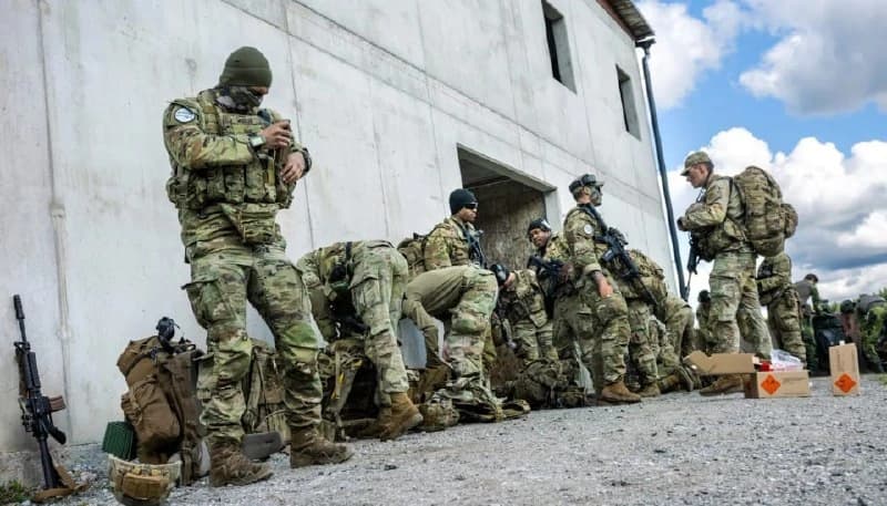 Ukrainiečius NATO pratybose ištiko kultūrinis šokas: kavos pertraukėlės, dronų draudimai ir nepasirengę Vakarų kariai