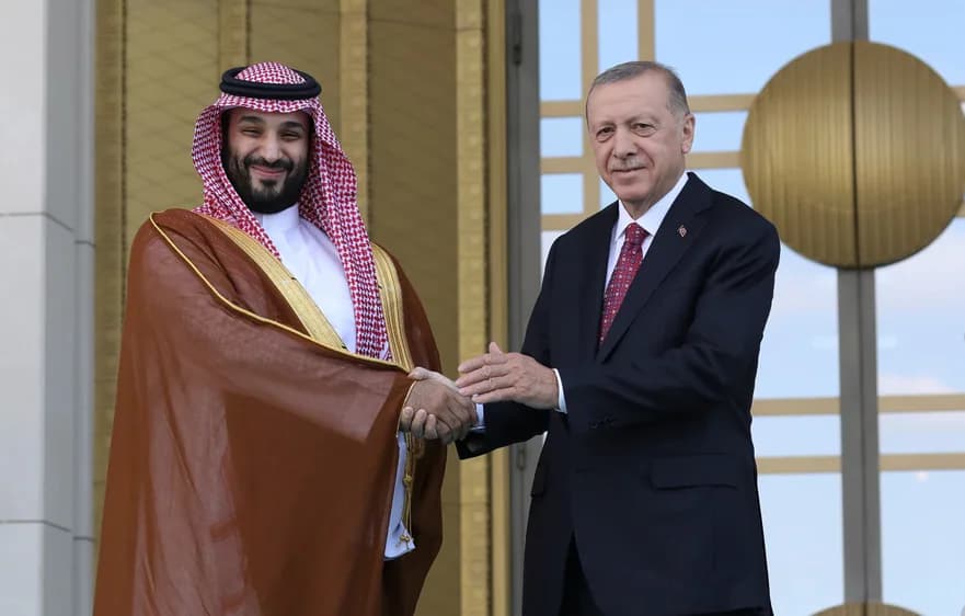 NATO narė Turkija sudarė atskirą bendros gynybos paktą su Saudo Arabija ir branduoliniu Pakistanu