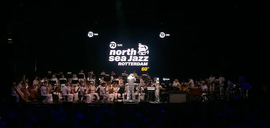 Snarky Puppy, Metropole Orkest ir Jules Buckley – „Recurrent“