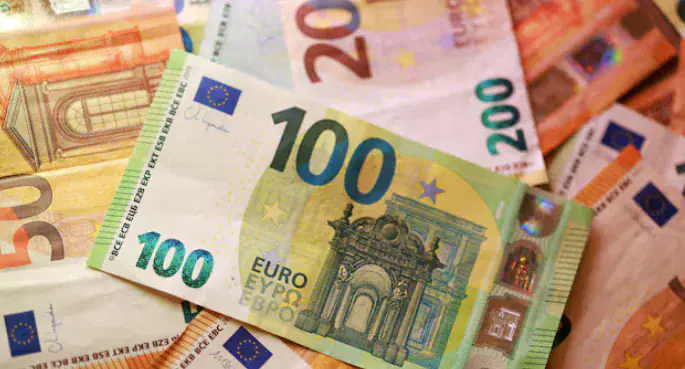 Karo sąskaita auga: Europa pergalei prieš Rusiją skolinasi trilijonais