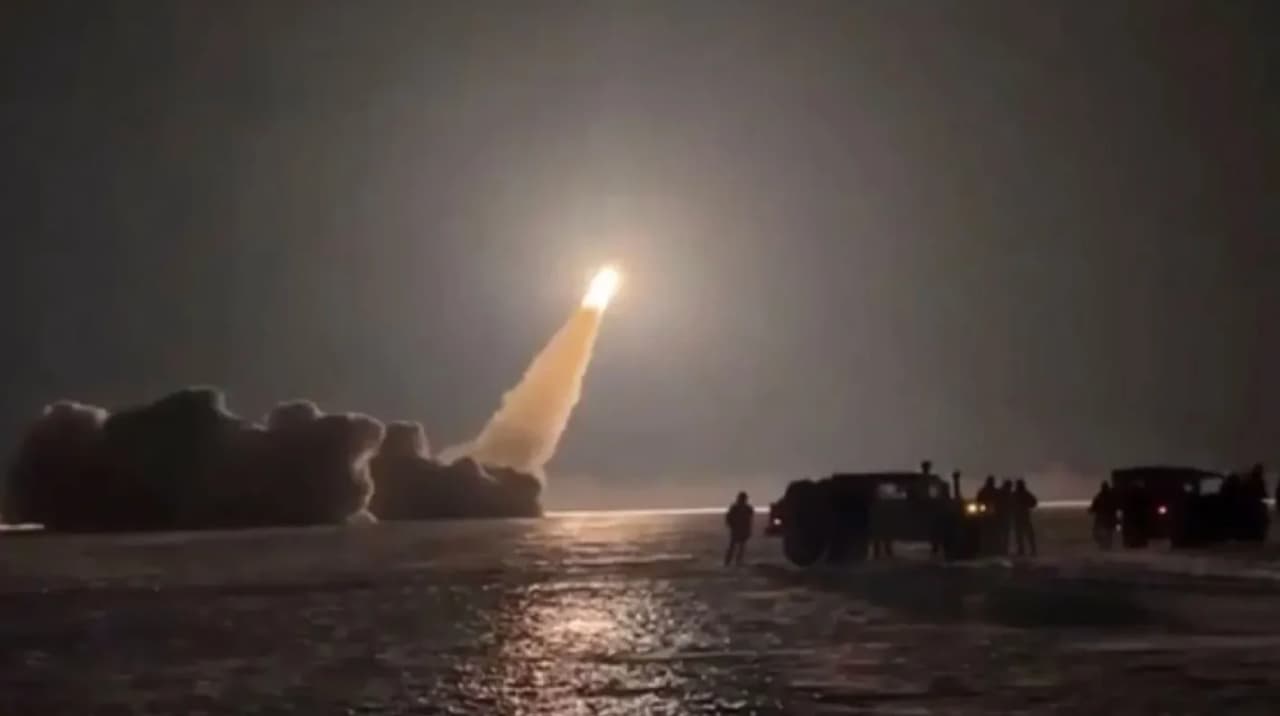 Rusija pagrasino smogti britų kariniams objektams ir už Ukrainos ribų