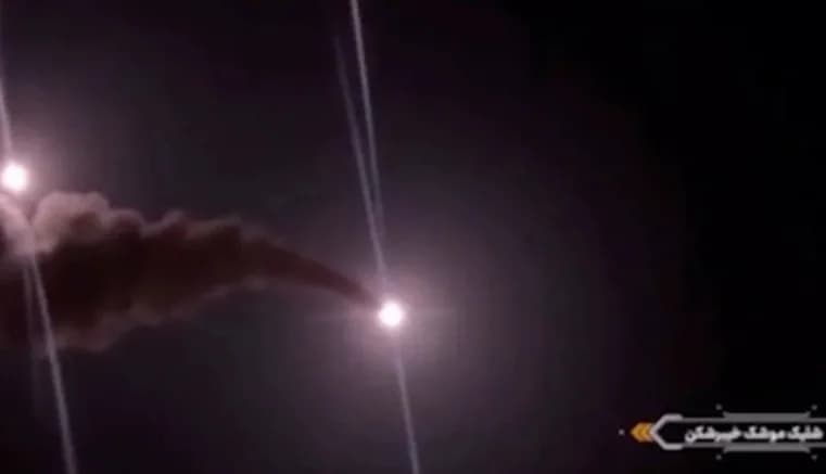 JAV ir Irano karas vėl kaista – raketos skrido į Jordaniją, Irano dronas pasiekė JAE