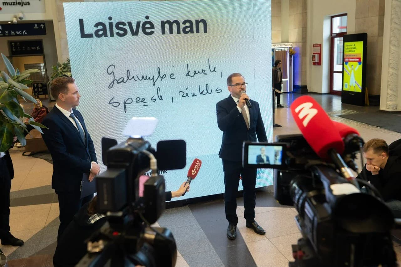 Kaunas Vilniaus geležinkelio stotyje atidarytė instaliaciją apie laisvę