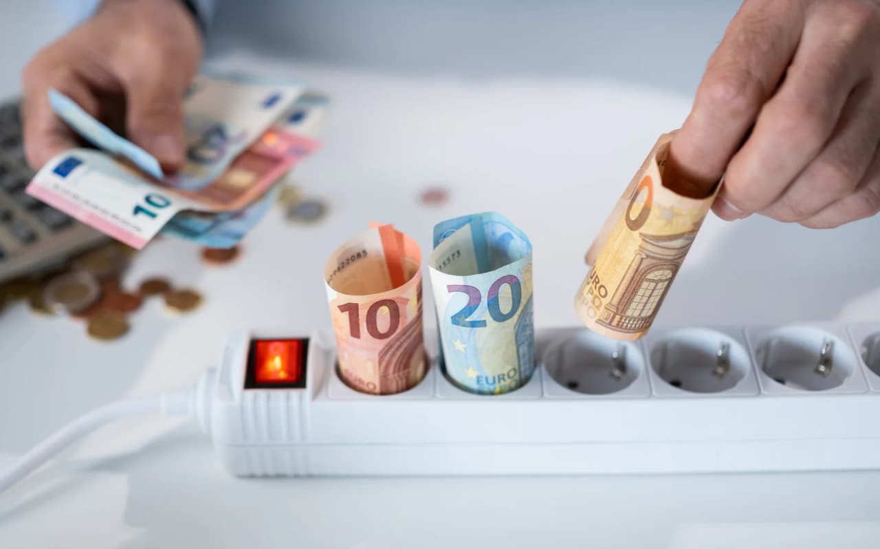Valstybė pradeda taisyti elektros rinkos paradoksą – 285 tūkst. pažeidžiamų vartotojų galėjo mokėti per daug