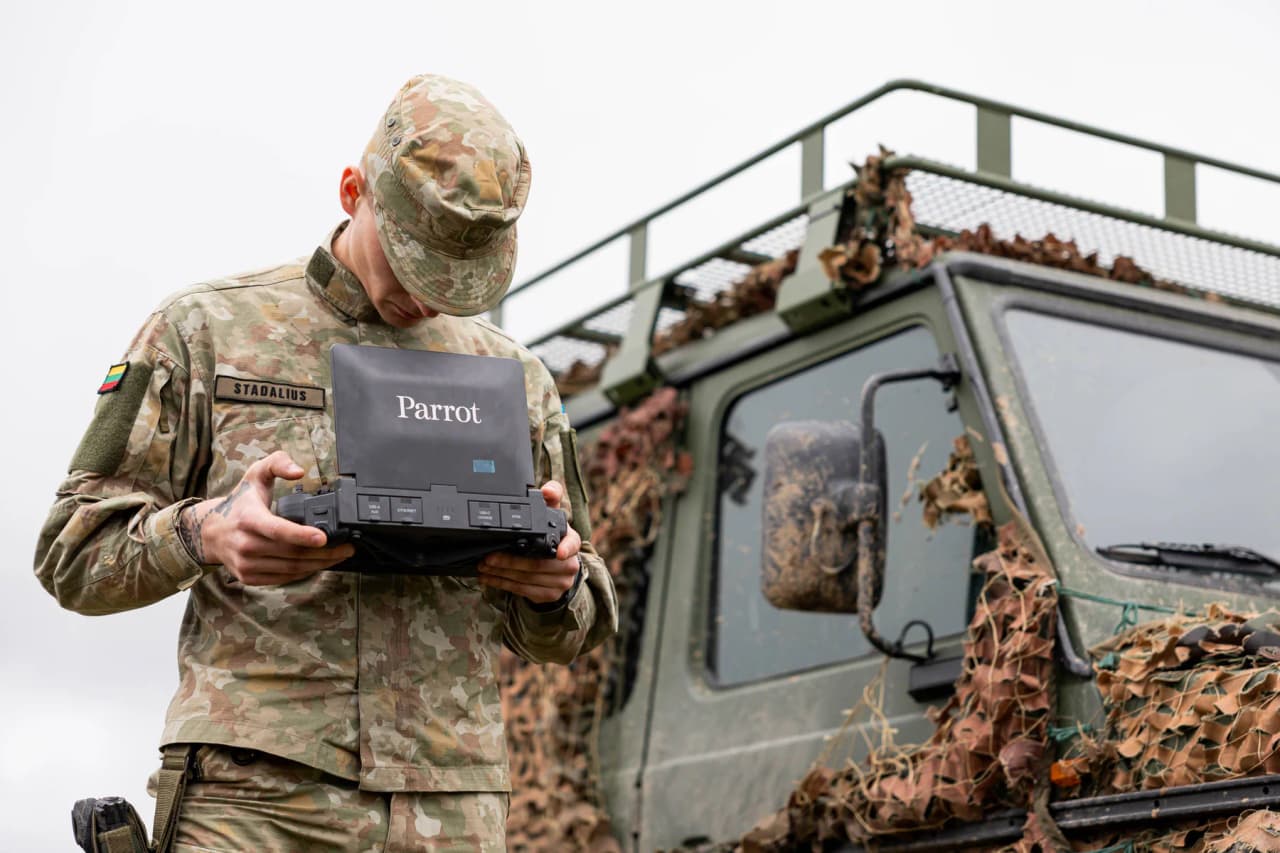 Krašto apsaugos ministerija nepaaiškino, kaip tikrins be konkurso perkamų radarų ir dronų kainas