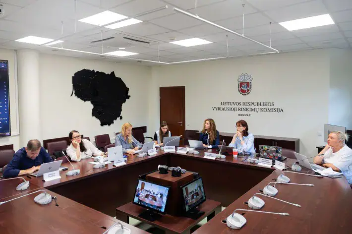 Vyriausioji rinkimų komisija dėl nešališkumo spragų rodo į Seimą