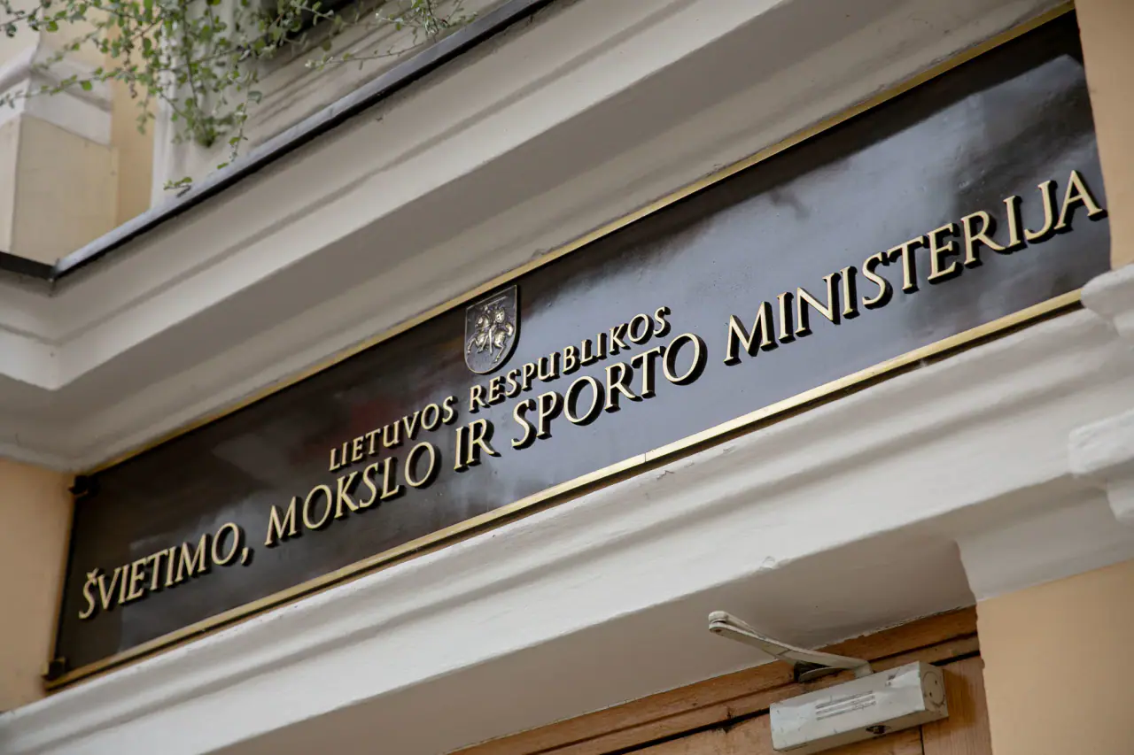 Popovienės ministerija siekia mažinti mokytojų patiriamas patyčias