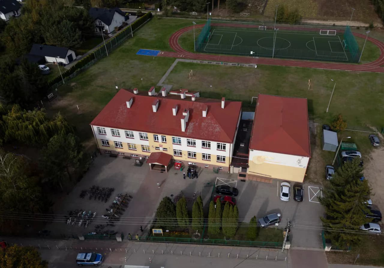 Lenkijoje dėl išpuolių mokyklose policija saugo 10 tūkstančių ugdymo įstaigų