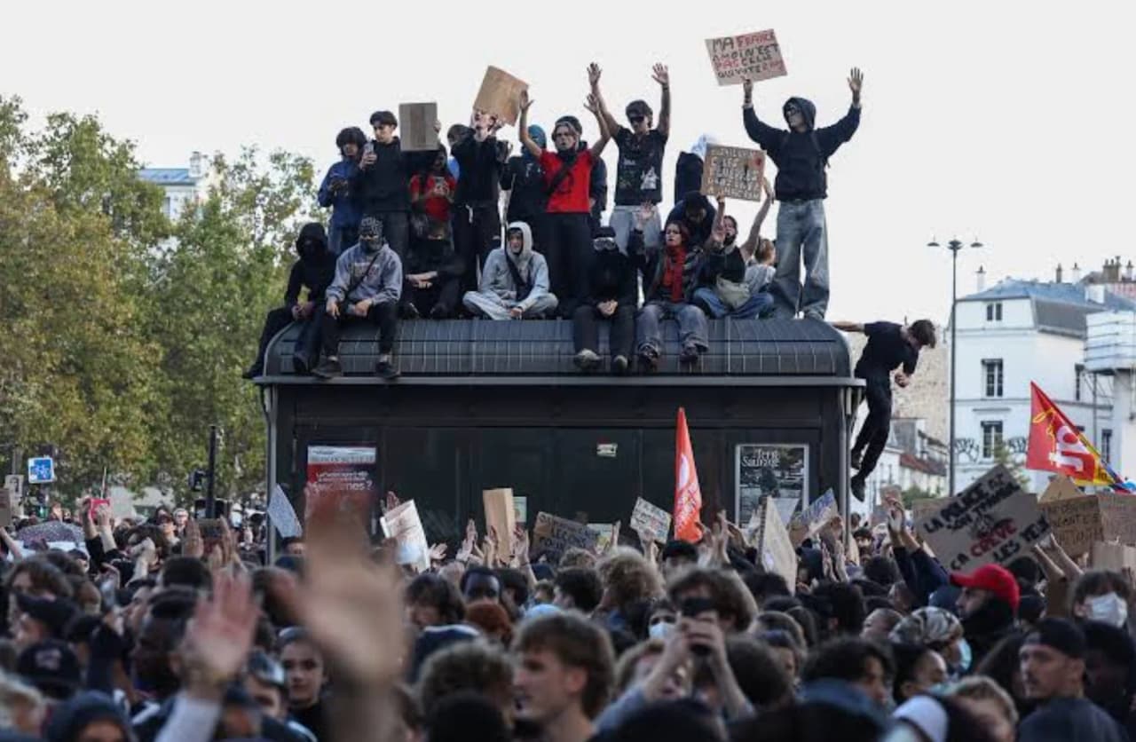 Prancūzijos moksleivių protestai persimeta į kitas Europos šalis