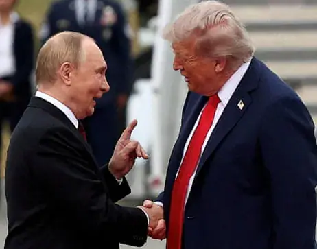 Trump šiltai pasveikino Putiną su gimtadieniu